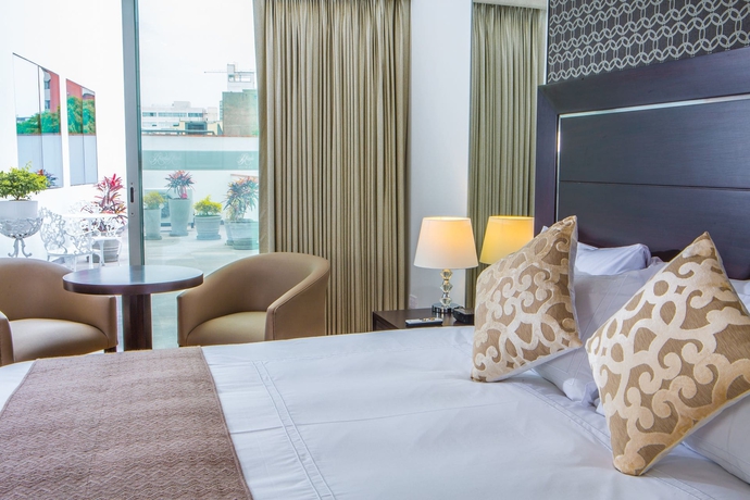 Imagen de la habitación del Hotel Jose Antonio Deluxe. Foto 8