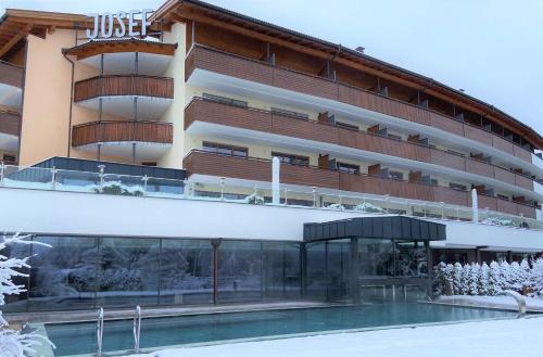 Imagen general del Hotel Josef Mountain Resort. Foto 3