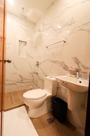 Imagen de la habitación del Hotel Josefina\'s Tourist Inn. Foto 1