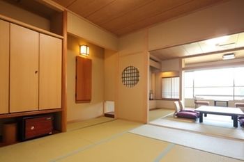 Imagen de los interiores del Hotel Joshinnosato Hibikino. Foto 10