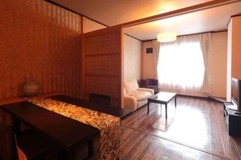 Imagen de la habitación del Hotel Joshinnosato Hibikino. Foto 2