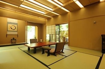 Imagen de los interiores del Hotel Joshinnosato Hibikino. Foto 11