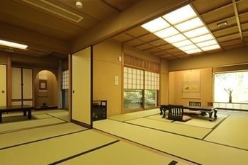 Imagen de los interiores del Hotel Joshinnosato Hibikino. Foto 12
