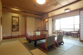Imagen de los interiores del Hotel Joshinnosato Hibikino. Foto 13