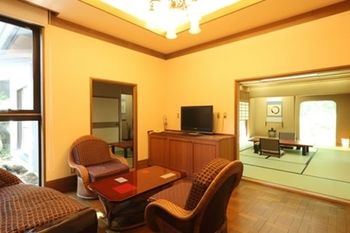 Imagen de los interiores del Hotel Joshinnosato Hibikino. Foto 16