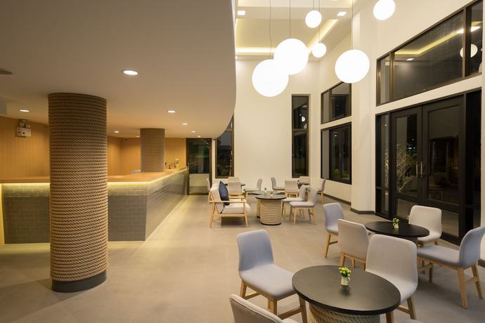 Imagen de los interiores del Hotel Journeyhub Pattaya Central. Foto 19