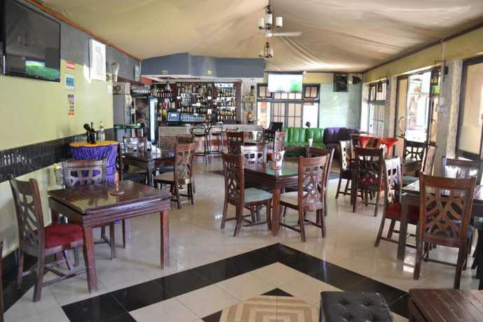 Imagen del bar/restaurante del Hotel Joventure. Foto 2