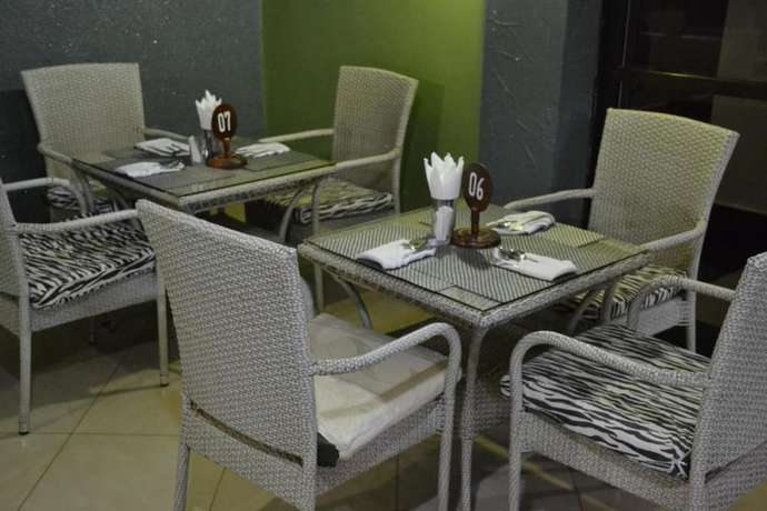 Imagen del bar/restaurante del Hotel Joventure. Foto 3