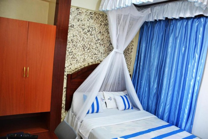 Imagen de la habitación del Hotel Joventure. Foto 13