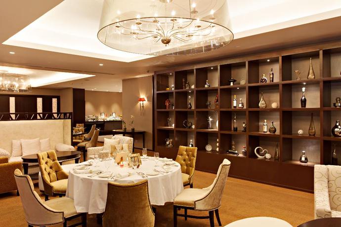 Imagen del bar/restaurante del Hotel Joy Nostalg Hotel and Suites Manila Managed by AccorHotels. Foto 2