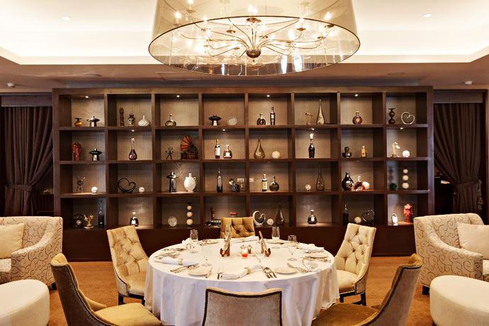 Imagen del bar/restaurante del Hotel Joy Nostalg Hotel and Suites Manila Managed by AccorHotels. Foto 3