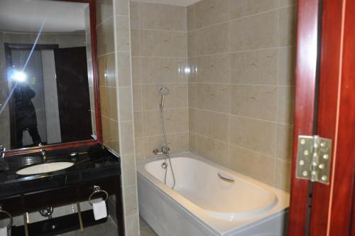 Imagen de la habitación del Hotel Joyful Rose International. Foto 7