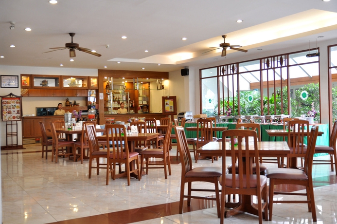 Imagen del bar/restaurante del Hotel Jp Villa. Foto 2
