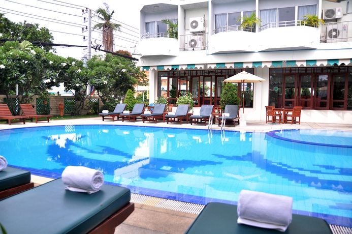 Imagen de la piscina del Hotel Jp Villa. Foto 15