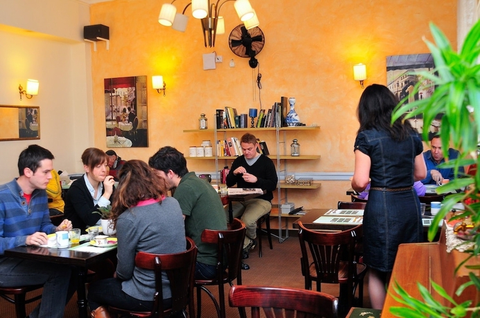Imagen del bar/restaurante del Hotel Jrose. Foto 2