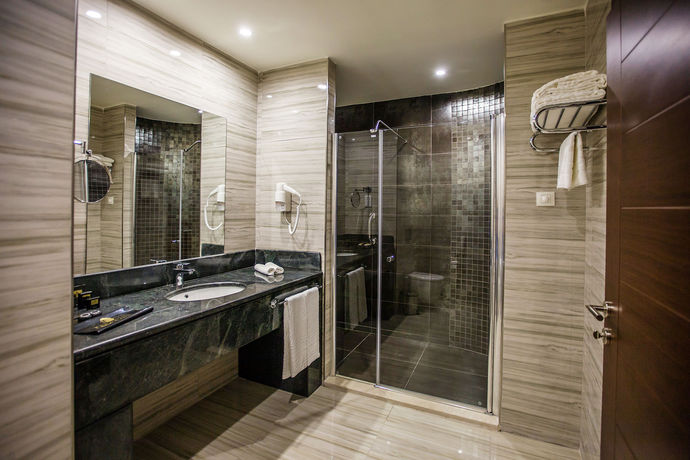 Imagen de la habitación del Hotel Jrw Welmond and Casino Batumi. Foto 3