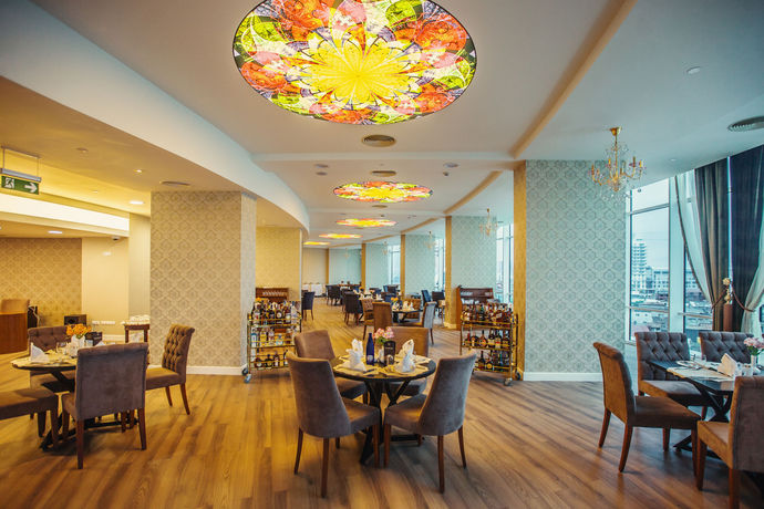 Imagen del bar/restaurante del Hotel Jrw Welmond and Casino Batumi. Foto 2