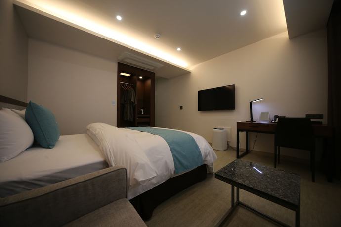 Imagen de la habitación del Hotel J\'s. Foto 5