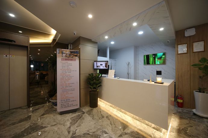 Imagen de los interiores del Hotel J\'s. Foto 17