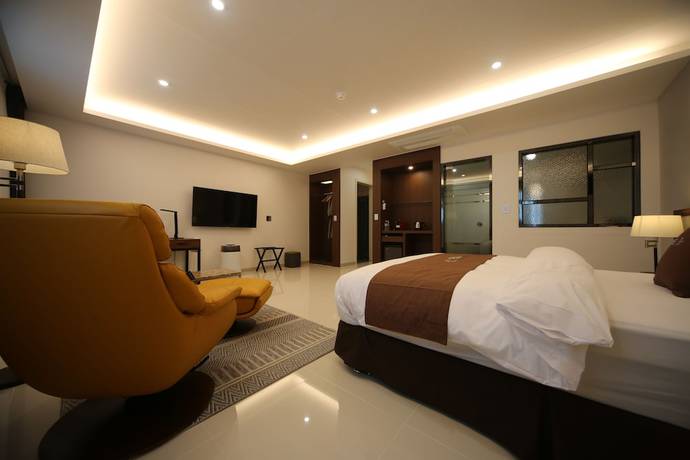 Imagen de la habitación del Hotel J\'s. Foto 8