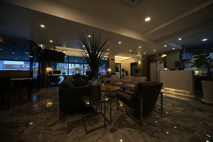 Imagen de los interiores del Hotel J\'s. Foto 18