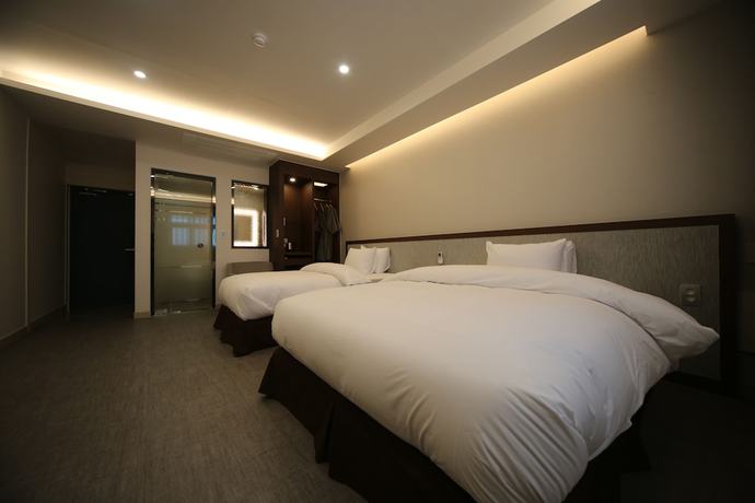 Imagen de la habitación del Hotel J\'s. Foto 9
