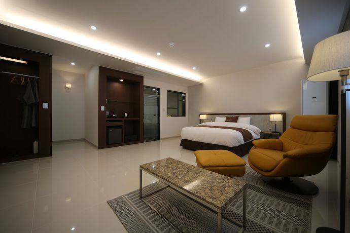 Imagen de la habitación del Hotel J\'s. Foto 10