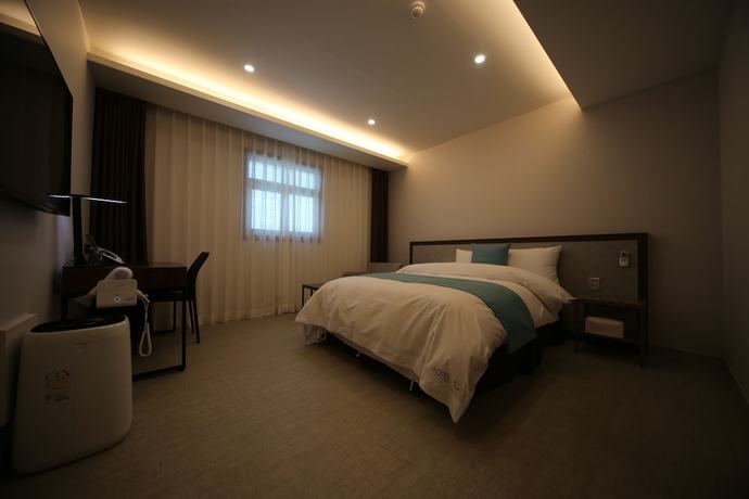 Imagen de la habitación del Hotel J\'s. Foto 11
