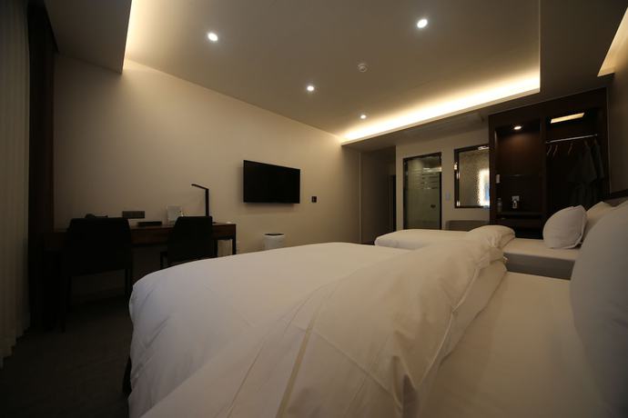 Imagen de la habitación del Hotel J\'s. Foto 14