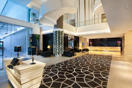 Imagen de los interiores del Hotel Js Luwansa and Convention Center. Foto 5