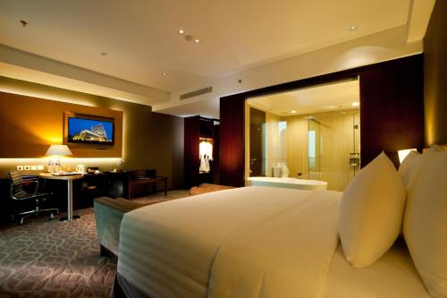 Imagen de la habitación del Hotel Js Luwansa and Convention Center. Foto 4