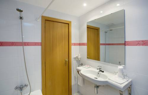 Imagen de la habitación del Hotel Js Miramar. Foto 14