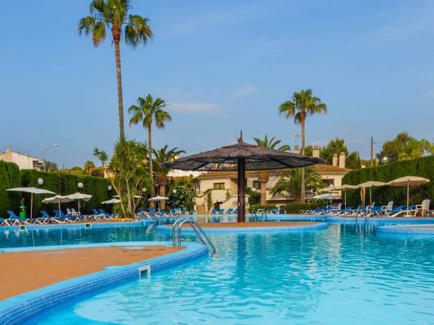 Imagen de la piscina del Hotel Js Portocolom Suites. Foto 26