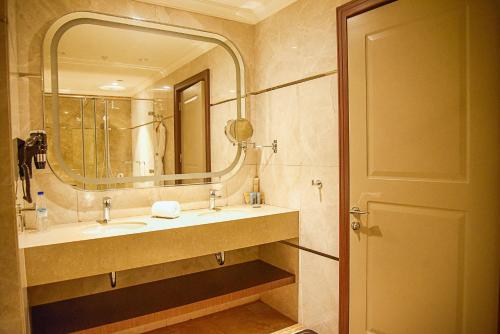 Imagen de la habitación del Hotel J\'s Signature. Foto 19