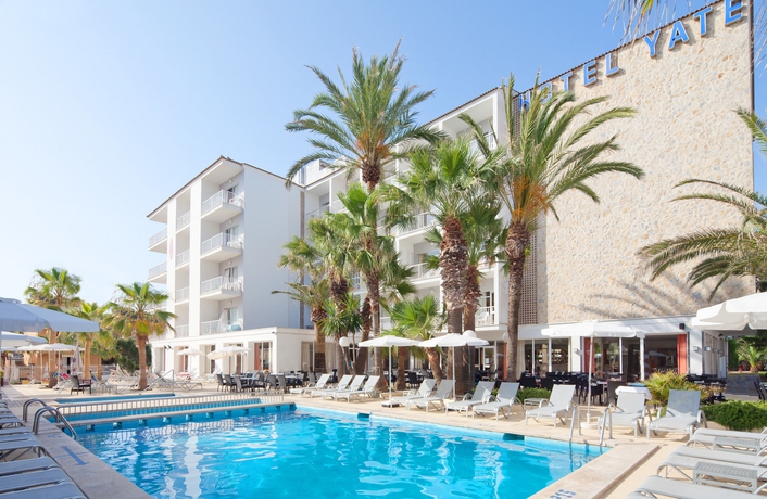 Imagen de la piscina del Hotel Js Yate. Foto 15