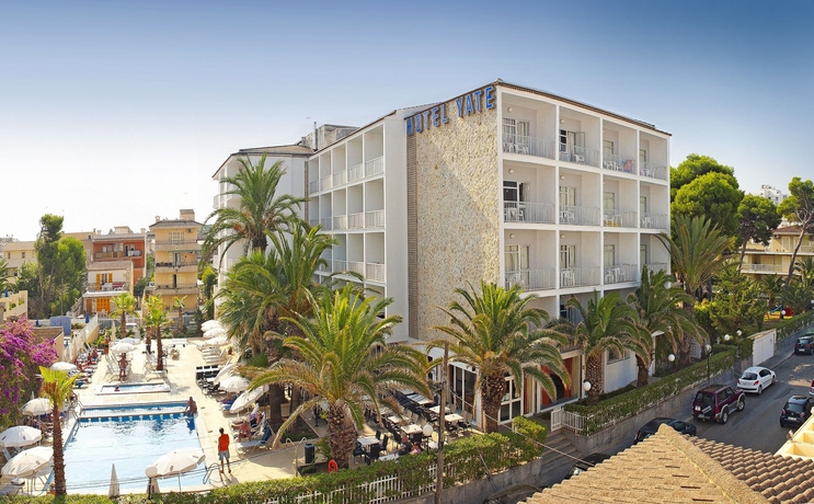 Imagen de los exteriores del Hotel Js Yate. Foto 9