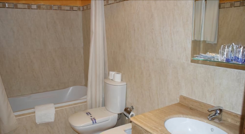 Imagen de la habitación del Hotel Juan Francisco. Foto 14