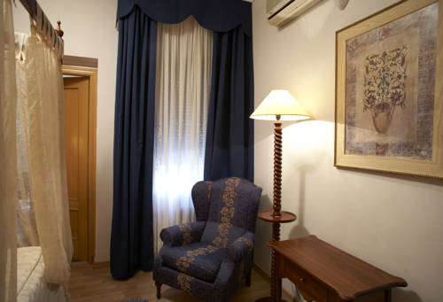 Imagen de la habitación del Hotel Juanito. Foto 7