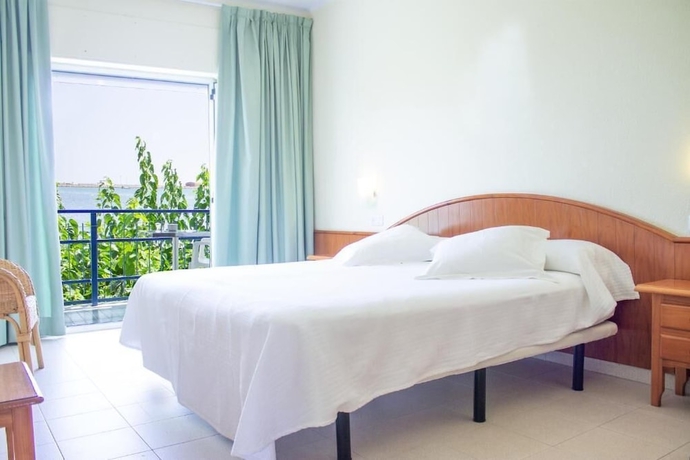 Imagen de la habitación del Hotel Juanito Platja. Foto 14