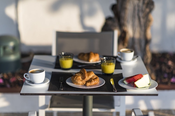 Imagen del bar/restaurante del Hotel Juanito Platja. Foto 7