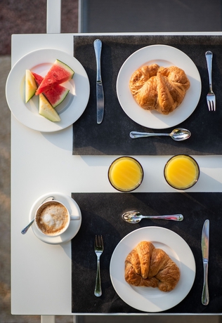 Imagen del bar/restaurante del Hotel Juanito Platja. Foto 8