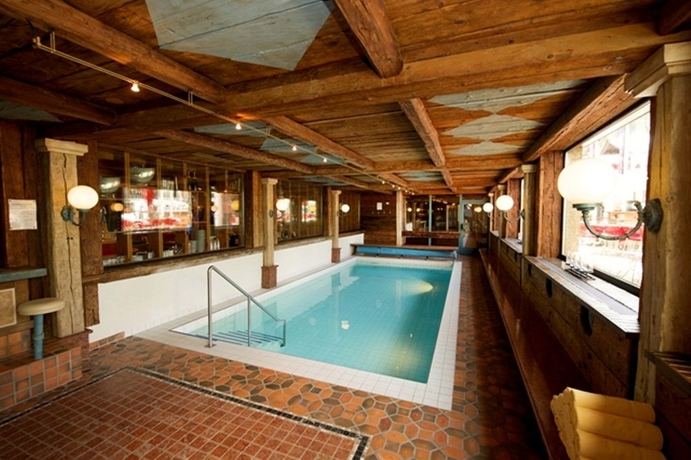 Imagen de la piscina del Hotel Jufa Alpenhotel Saalbach. Foto 16
