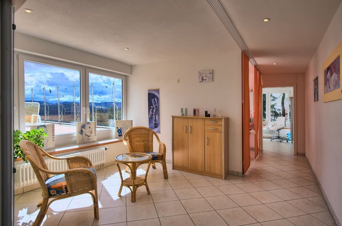 Imagen de la piscina del Hotel Jufa Schwarzwald. Foto 19