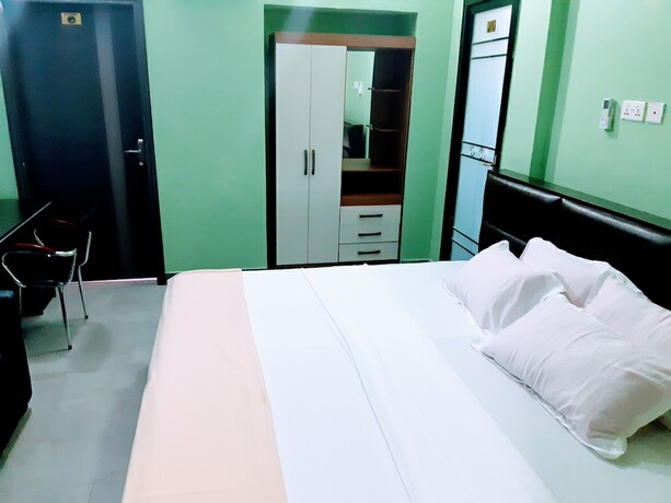 Imagen de la habitación del Hotel Julbert Plaza. Foto 17