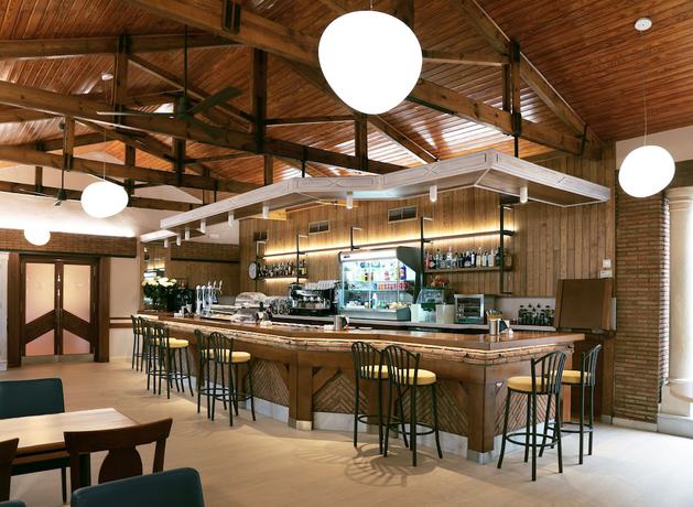 Imagen del bar/restaurante del Hotel Juleca. Foto 4