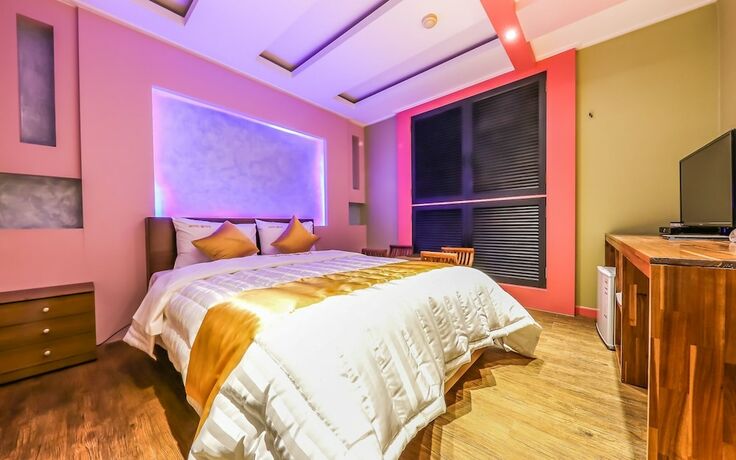 Imagen de la habitación del Hotel Julia Hongsung. Foto 13