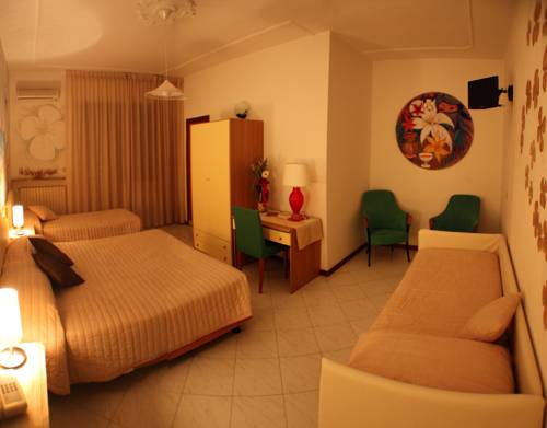 Imagen de la habitación del Hotel Julia, Lido degli Estensi. Foto 15