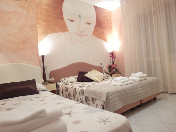 Imagen de la habitación del Hotel Julia, Lido degli Estensi. Foto 5