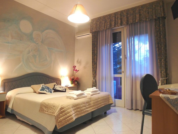 Imagen de la habitación del Hotel Julia, Lido degli Estensi. Foto 10