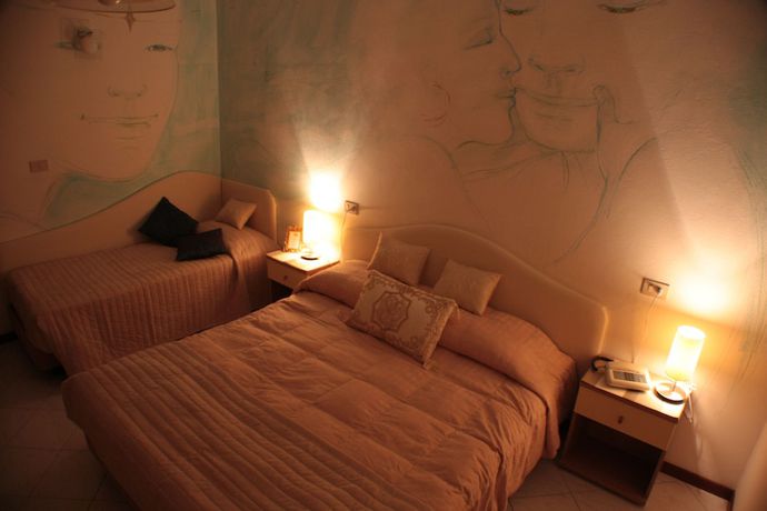 Imagen de la habitación del Hotel Julia, Lido degli Estensi. Foto 12